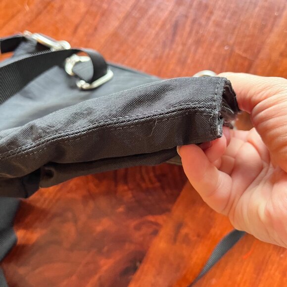 Baggallini Black Nylon‎ Crossbody Bag With Multiple Pockets & Adjustable Strap - Picture 6 of 7